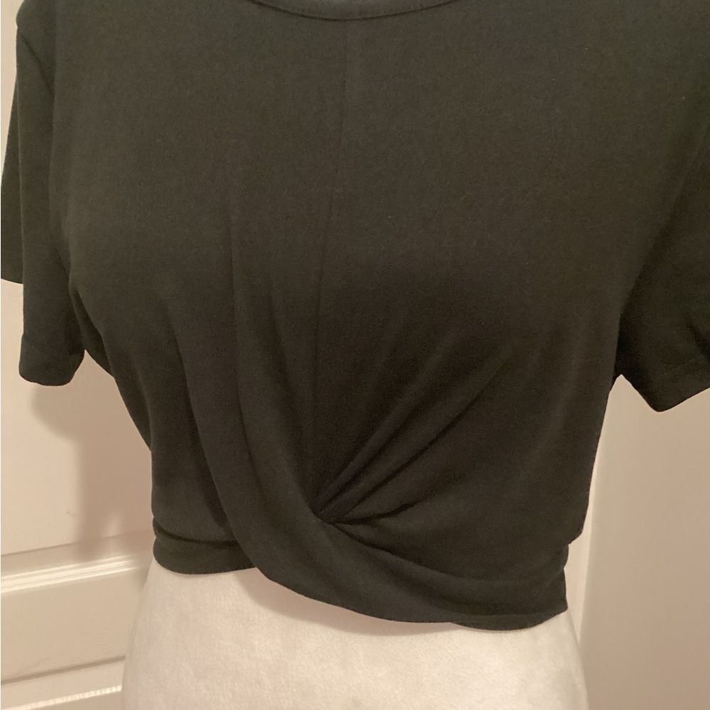 Elegant Black Twist-Front Crop Top - Picture 2 of 3